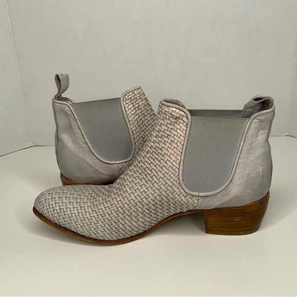 Jp David Leather Chelsea Booties. - Picture 9 of 13